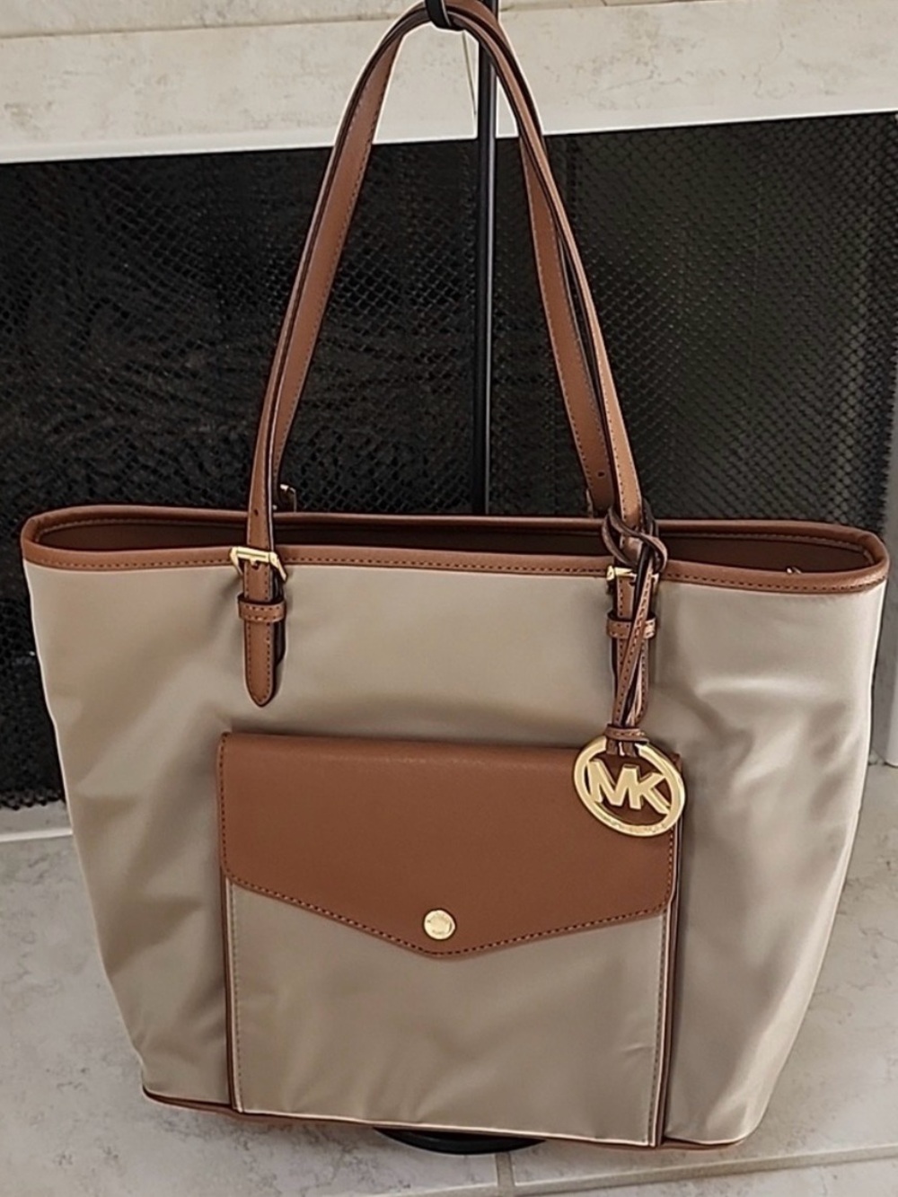 Michael Kors Jet Set Item Medium Nylon Multi Pocket Like New ✈️❤️💎🛍️